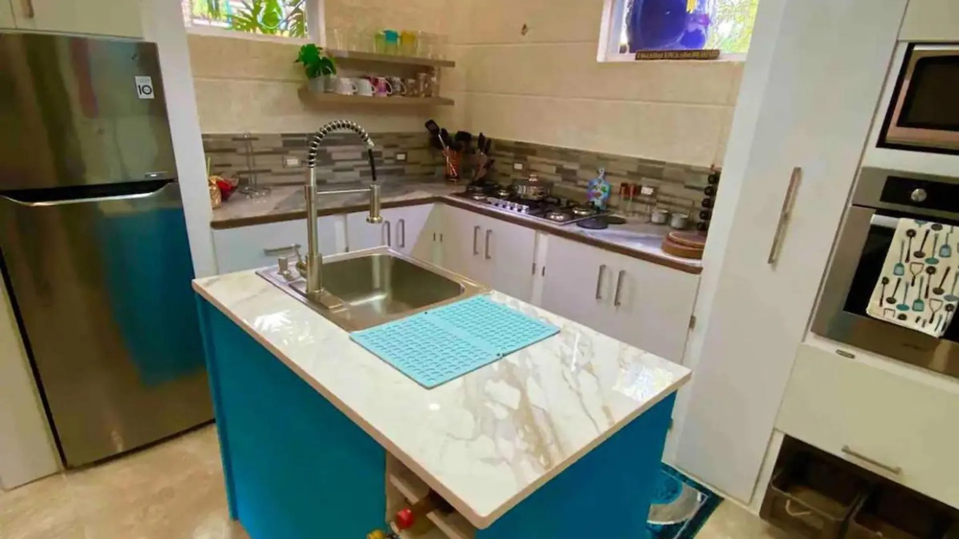 Have Fun With The Whole Family At This Stylish Place With Smart Home Features Christ Church Apartment