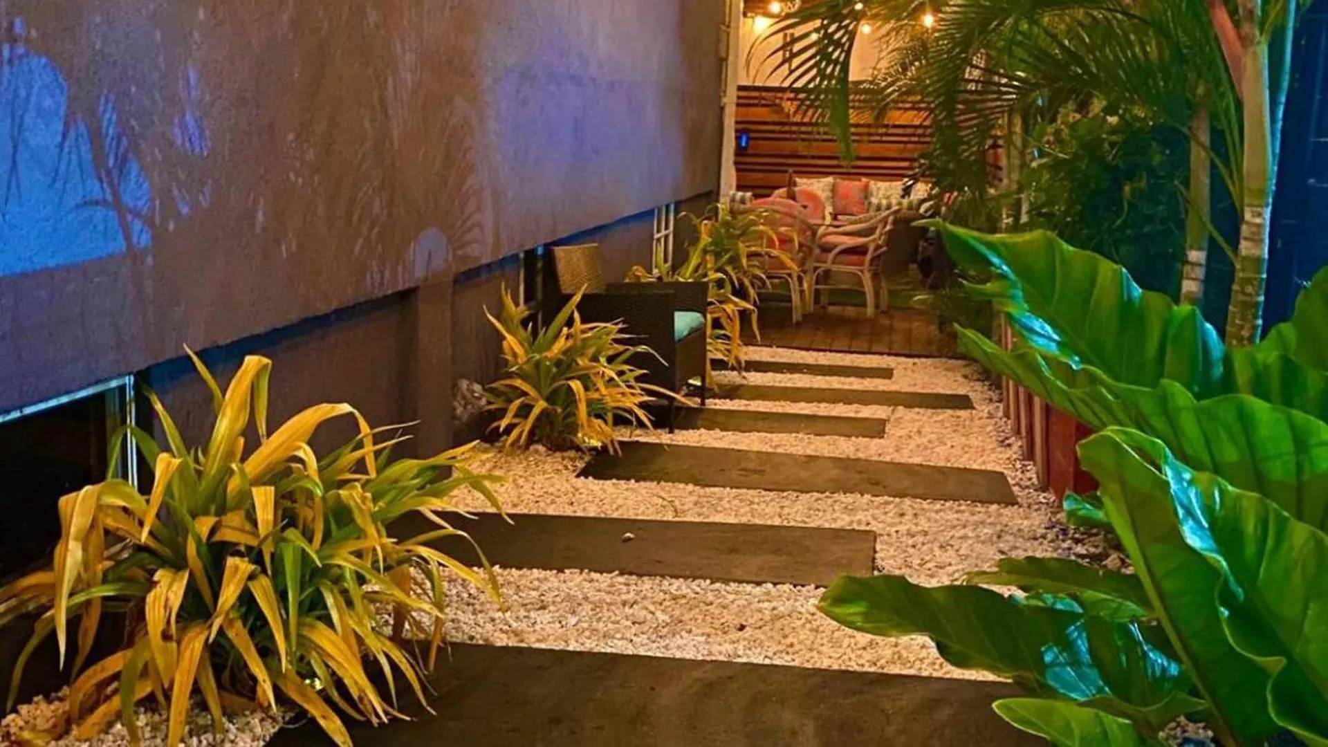 Have Fun With The Whole Family At This Stylish Place With Smart Home Features Christ Church Apartment
