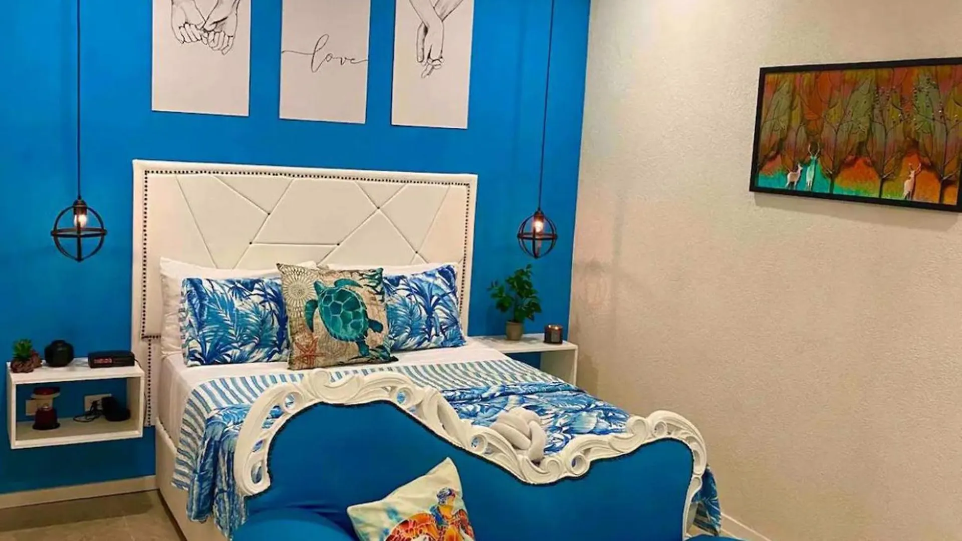 Have Fun With The Whole Family At This Stylish Place With Smart Home Features Christ Church Apartment