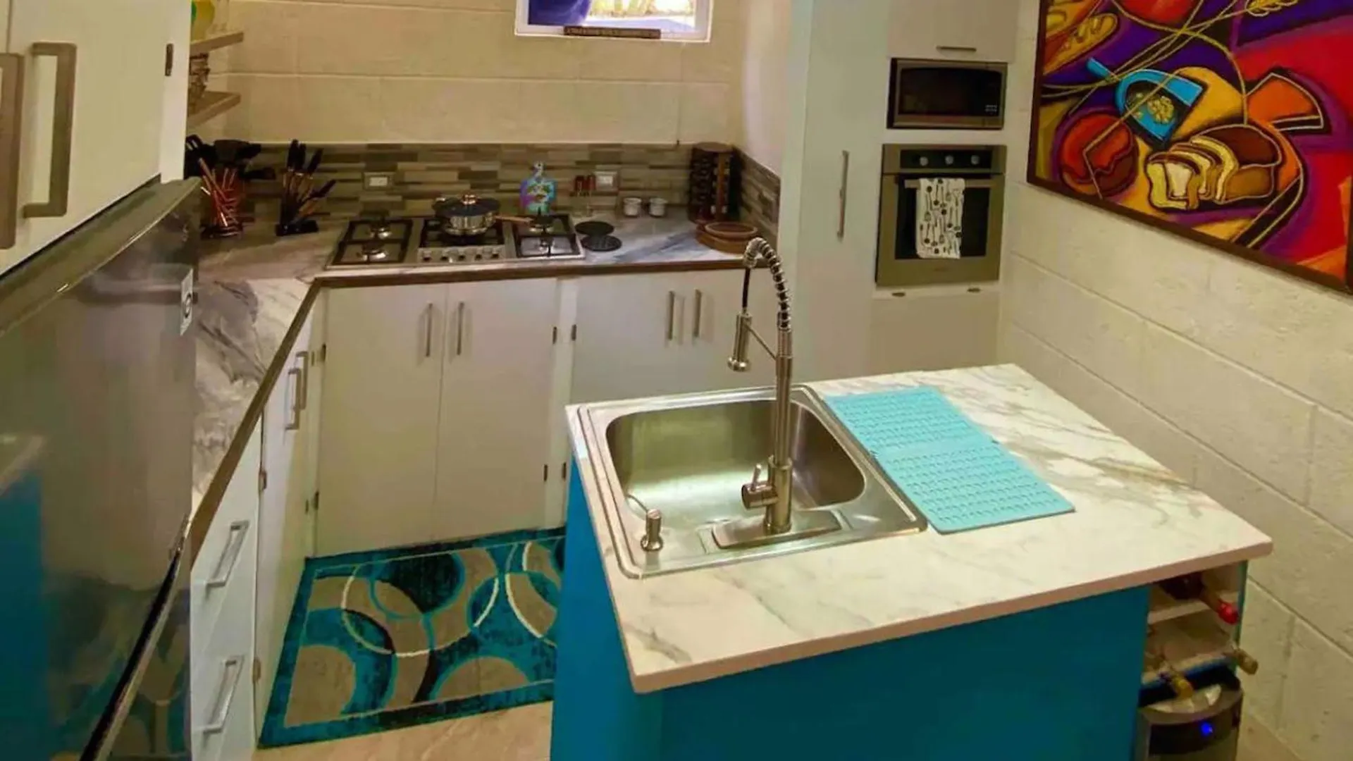 Have Fun With The Whole Family At This Stylish Place With Smart Home Features Christ Church Apartment