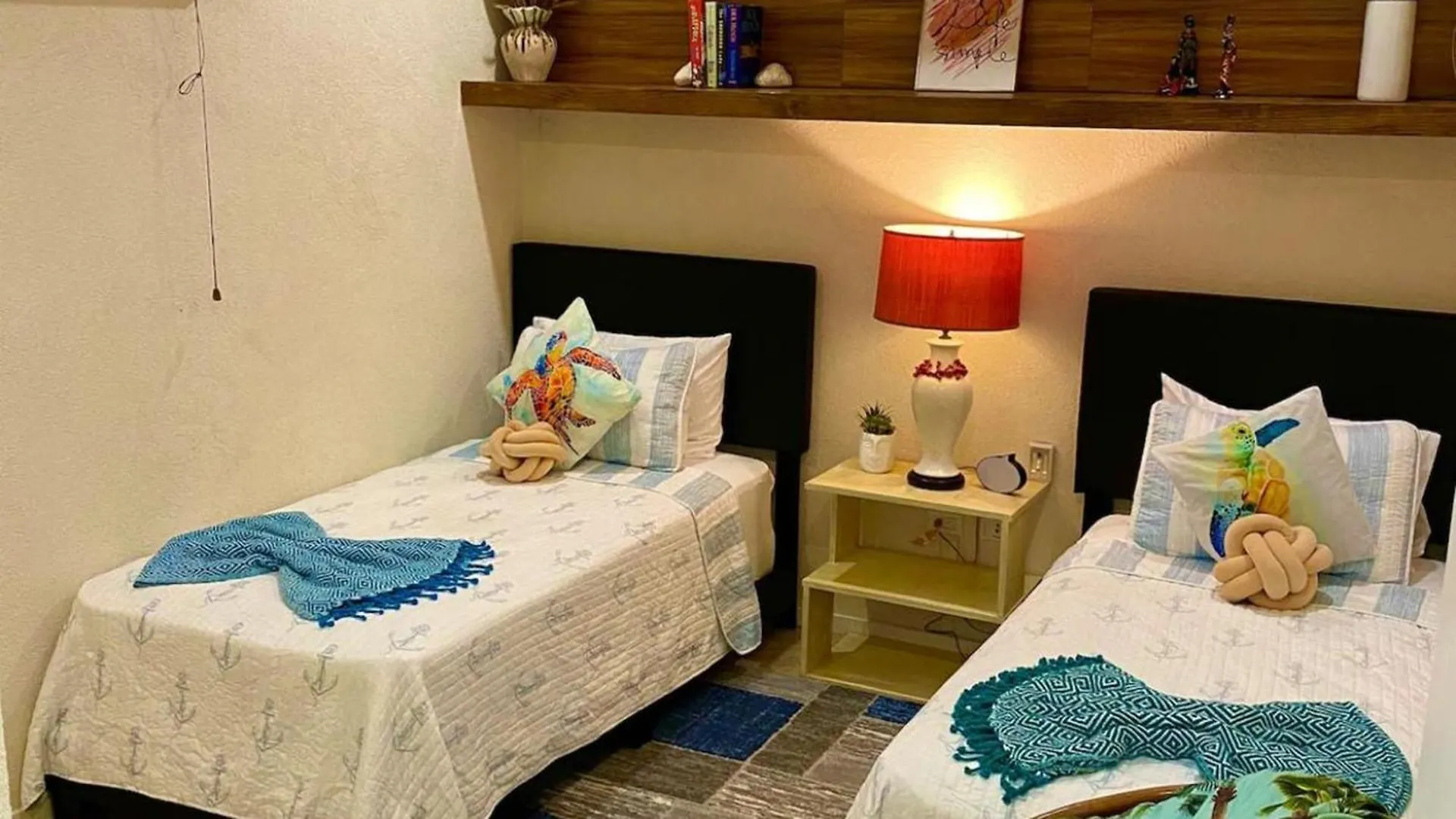 Have Fun With The Whole Family At This Stylish Place With Smart Home Features Christ Church 0*,